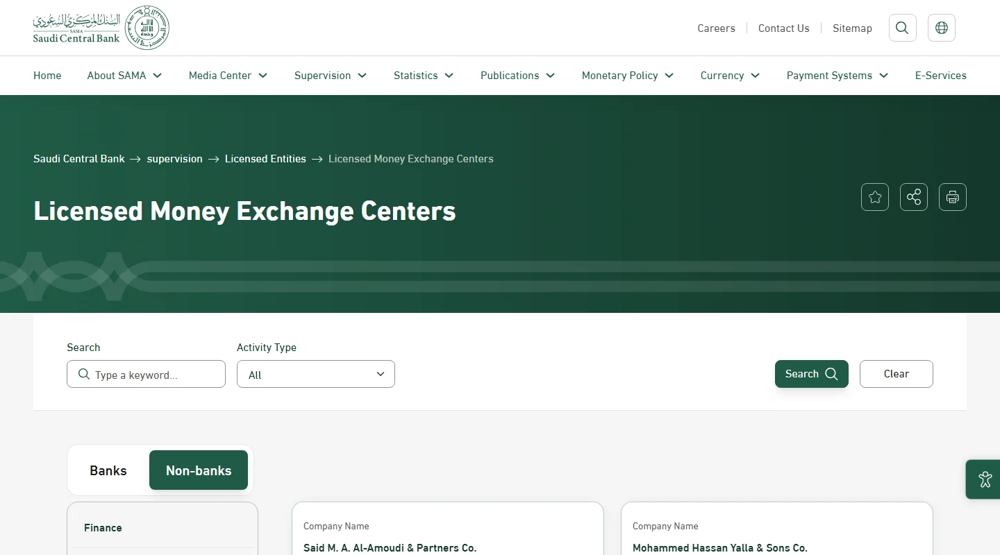 Saudi Central Bank (SAMA) को Licensed Money Exchange Centers पृष्ठ: खोज बाकस, Activity Type छान्ने विकल्प, Banks र Non-banks ट्याब र तल इजाजतप्राप्त कम्पनीका card देखिएको स्क्रिनसट (2026-09-15)